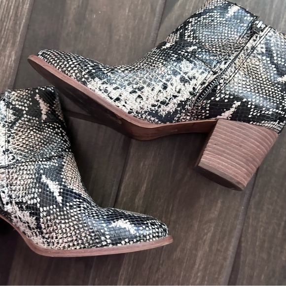 Madewell the Rosie Ankle Boot in Snake Embossed Leather Sz 9 - Picture 4 of 12